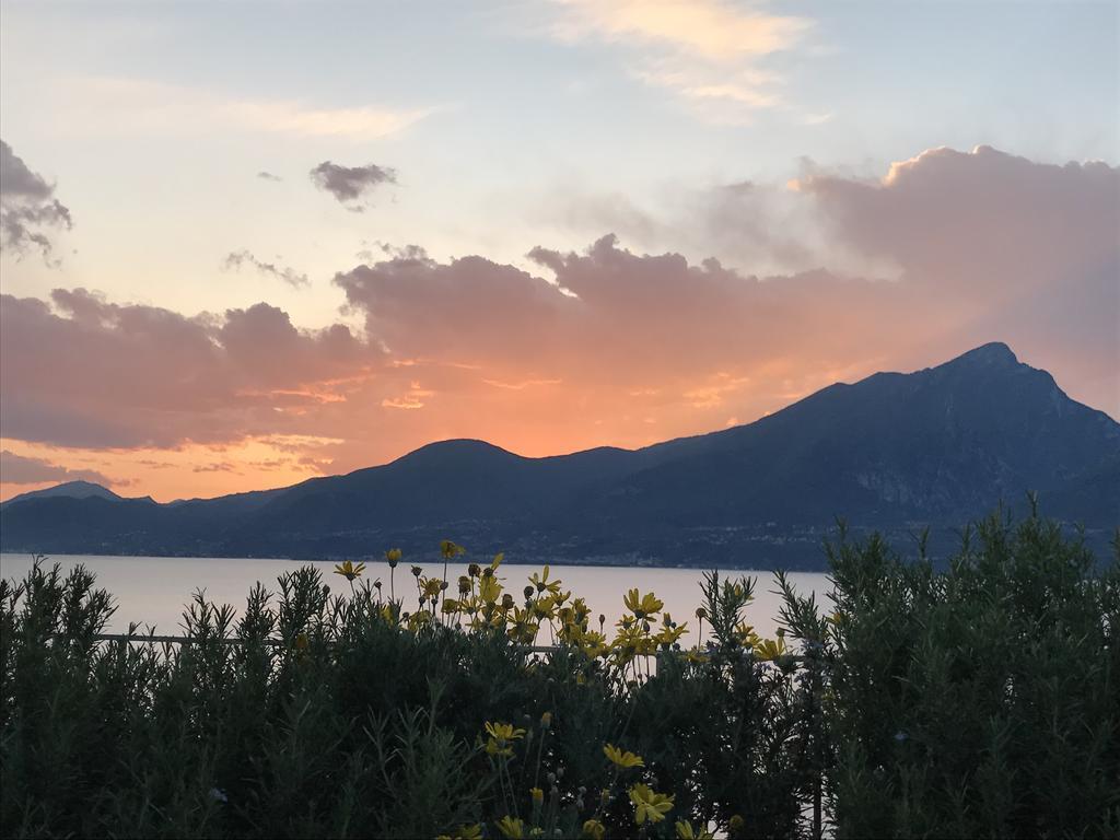 Residence La Mignon - Terrazza Torri Del Benaco Εξωτερικό φωτογραφία