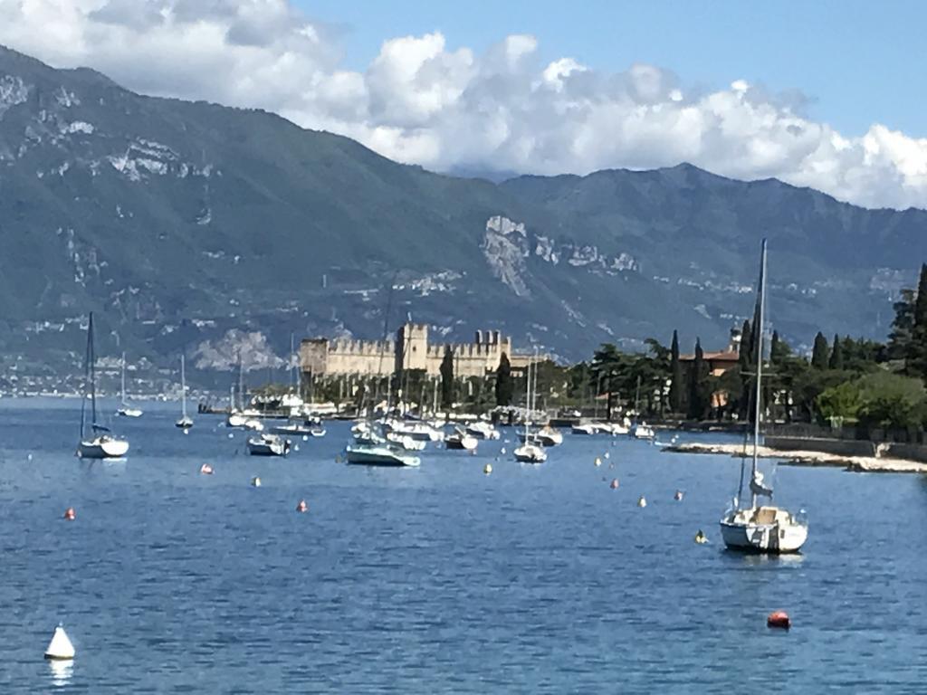 Residence La Mignon - Terrazza Torri Del Benaco Εξωτερικό φωτογραφία