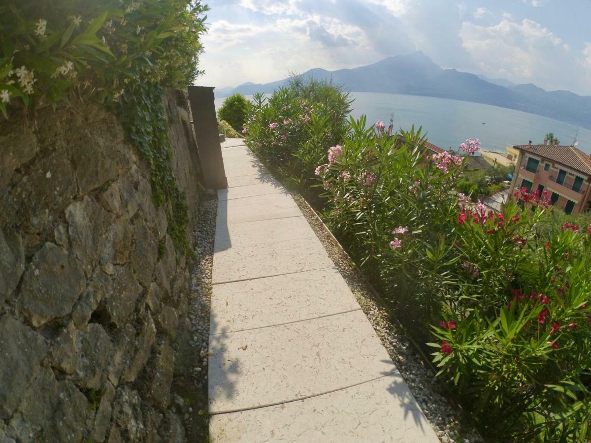 Residence La Mignon - Terrazza Torri Del Benaco Εξωτερικό φωτογραφία